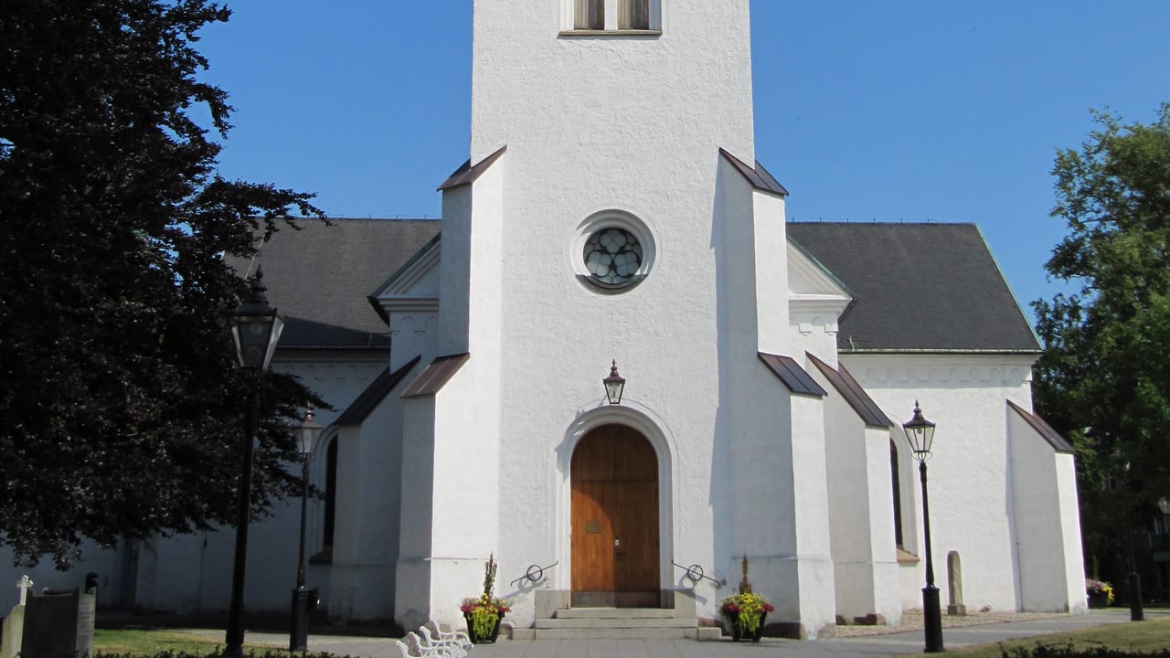 Fasadtvätt Ängelholm - Ängelholms kyrka